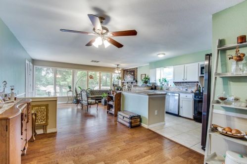 2518 Bridal Wreath Ln, Dallas TX  75233-3304 exterior