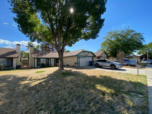 1008 Newgrove St, Lancaster, CA 93535-3330