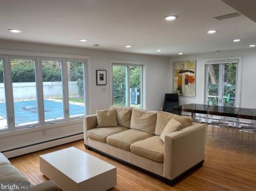 15 Carriage House Ln, Riverton, NJ 08077-1115