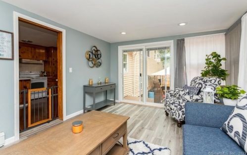 5 Pamela Dr, Wallingford CT  exterior