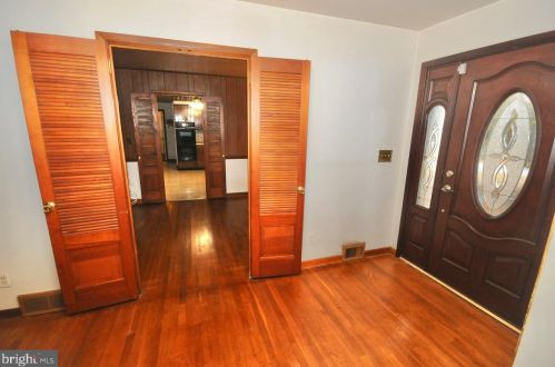 401 Mckennans Church Rd, Wilmington, DE 19808-1329