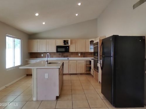 669 Barrow Dr, Chandler AZ  85225-2140 exterior
