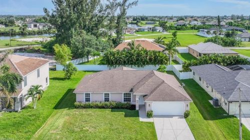 2822 10 Ter, Cape Coral FL  33993-5702 exterior