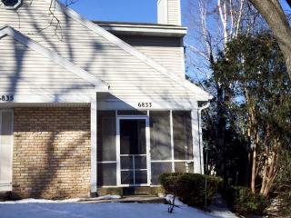 6833 Park Ridge Dr, Madison, WI 53719-2221