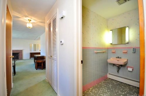 50 Gardner St, Manchester CT 06040-6606 exterior