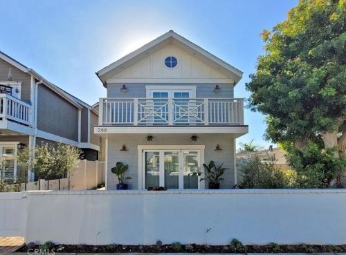 208 Indianapolis Ave, Huntington Beach CA 92646-5011 exterior