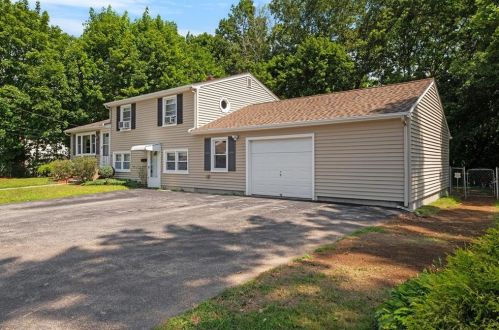 6 Kennedy Dr, Coventry RI 02816-5214 exterior