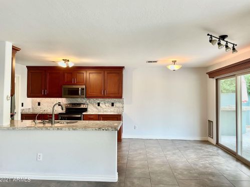 1302 Mckenna Ln, Gilbert, AZ 85233-2027