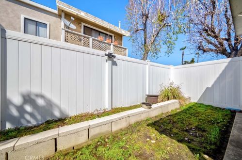 7883 Cerritos Ave, Stanton CA  90680-1658 exterior