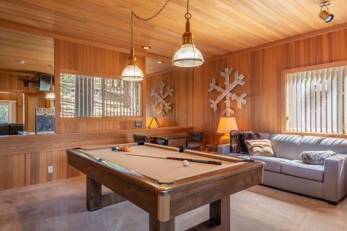 358 Skidder Trl, Truckee CA  96161-3928 exterior