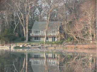 755 Luptons Point Rd, Mattituck, NY 11952-2250