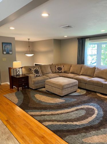 15 Woodbury St, Salem NH  03079-3212 exterior