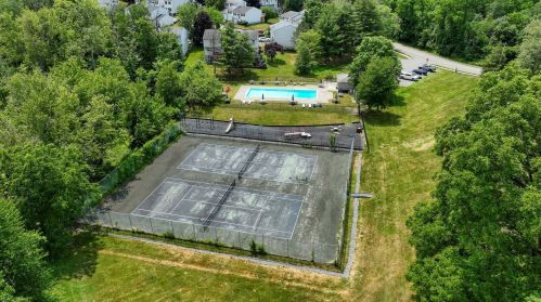 20 Hemlock Ct, Fishkill NY  12524-2618 exterior