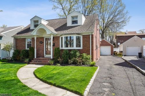 627 Oakwood Ave, Roselle Park, NJ 07204-1133