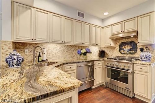 86 Edgewood Rd, Bedminster, NJ 07921-1650