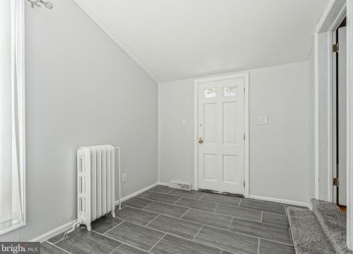 404 Maple Ave, Camden NJ  08109-2021 exterior