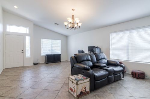 817 Ivanhoe St, Chandler, AZ 85225-6947
