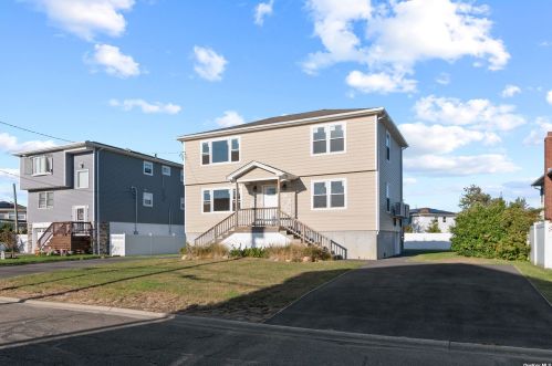 23 Sheridan Rd, Babylon, NY 11702-4112