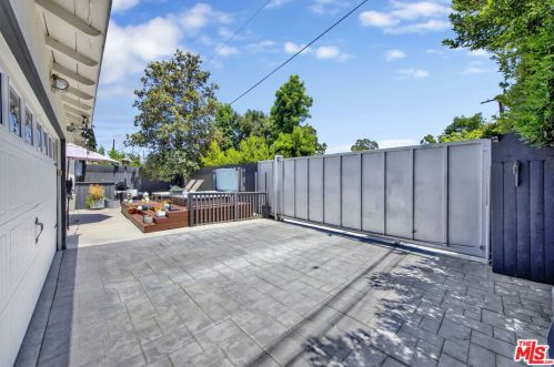 12202 Hartsook St, North Hollywood CA  91601-3961 exterior