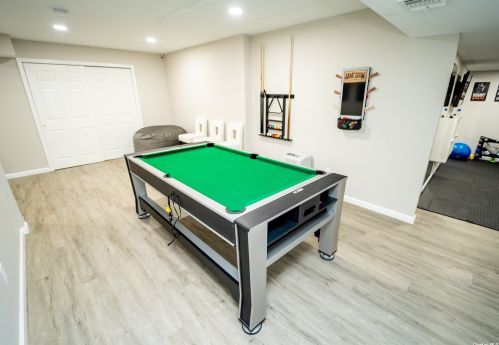 69 Rogues Path, Huntington Station NY  11746-2737 exterior