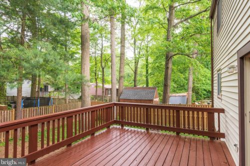 2308 Whitetail Ct, Herndon VA  20191-3018 exterior