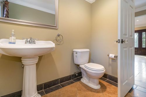 817 Rosewood Dr, Covington KY 41017-1385 exterior