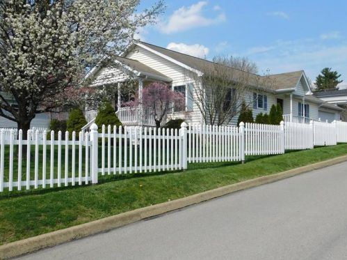 355 Elm St, Slippery Rock, PA 16057-1526