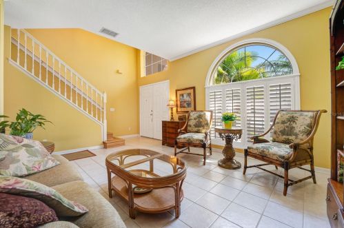 14427 Lake Underhill Rd, Orlando, FL 32828-8122