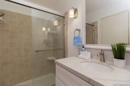 172 Santa Maria Ct, Vista CA  92083-5823 exterior