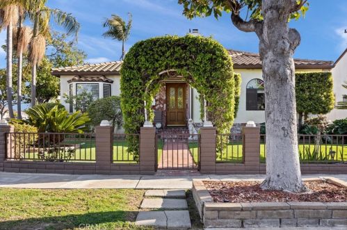 4032 Elsa St, Lakewood CA  90712-3853 exterior