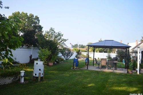 355 Heathcote Rd, North Lindenhurst NY  11757-1744 exterior