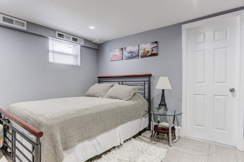 104 Clement Ave, Floral Park NY  11003-2704 exterior