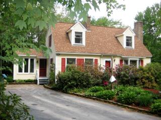 69 Hook Rd, Auburn, NH 03032-3210