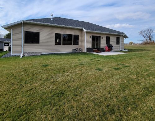 2525 Stoney Brook Ct, Manitowoc WI  54220-8640 exterior