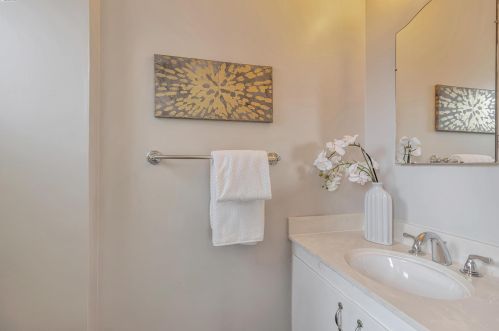 2800 Kingsland Ave, Oakland CA  94619-3325 exterior