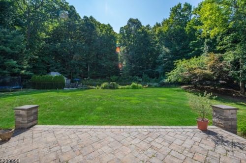 77 Fountain Dr, Skyline Lakes NJ  07456-2406 exterior