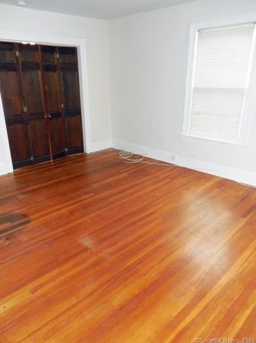 26 Waterville St, Waterbury CT  06710-1853 exterior