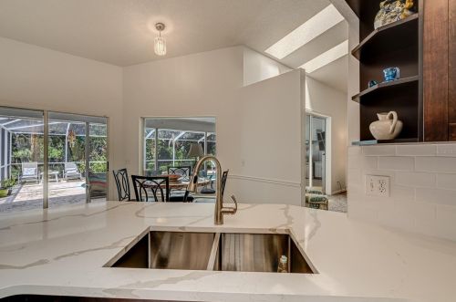 963 Ridgewood Ter, Tarpon Springs FL  34689-2622 exterior