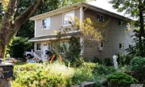 1064 Prospect Ave, Westbury, NY 11590-4054