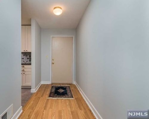 1202 Hilltop Rd, Mahwah NJ  07430-2289 exterior