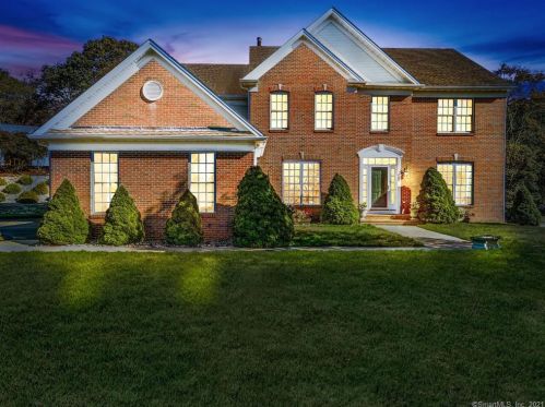 16 Crosswinds Dr, Groton, CT 06340-4870
