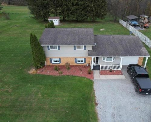 633 Vernon Rd, Greenville, PA 16125-8641
