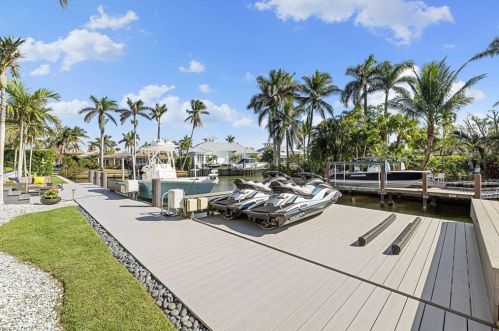 1266 Cobia Ct, Naples FL  34102-1549 exterior