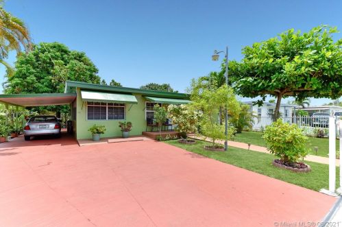 5673 4th Ave, Hialeah, FL 33013-1324