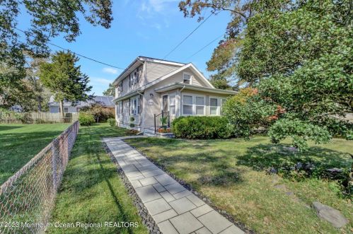 226 Davis Ave, Lacey NJ  08731-3519 exterior