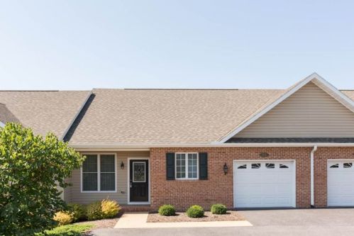 1131 Royal Ct, Harrisonburg VA  22802-8313 exterior