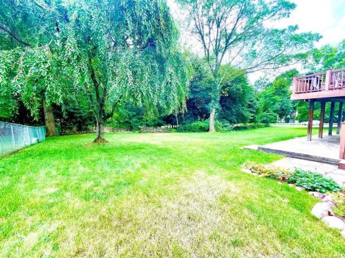 1 Parkside Dr, Airmont NY  10901-7601 exterior