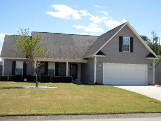 4231 Redspire Ln, Fayetteville NC  28306-9402 exterior