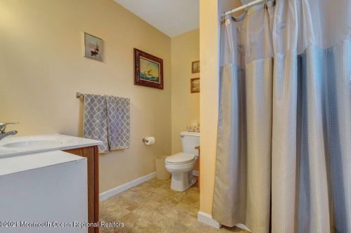 271 Kearney Ave, Pelican Island NJ  08751-1822 exterior