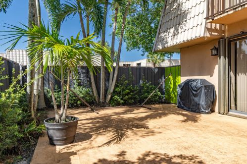 6420 64th Way, West Palm Beach, FL 33409-7148